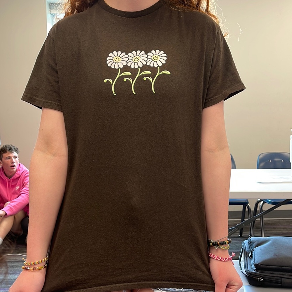 Vintage “Don’t worry he happy” shirt from pacsun!